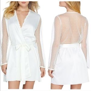 Showstopper Flora Nikrooz Robe